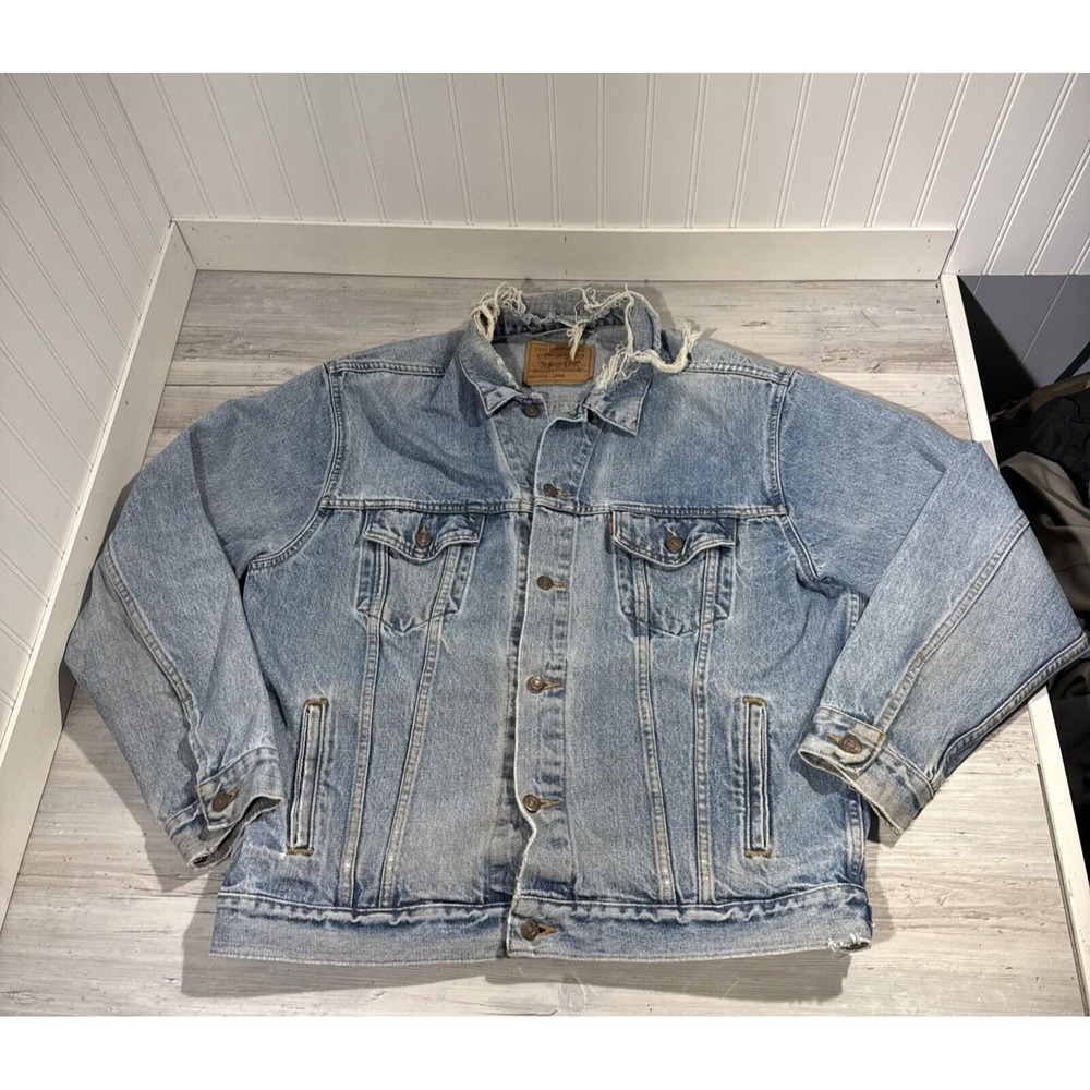 VTG 90's Levi's Denim Jean Trucker Jacket 70507-4890 Mens Made in USA Distressed